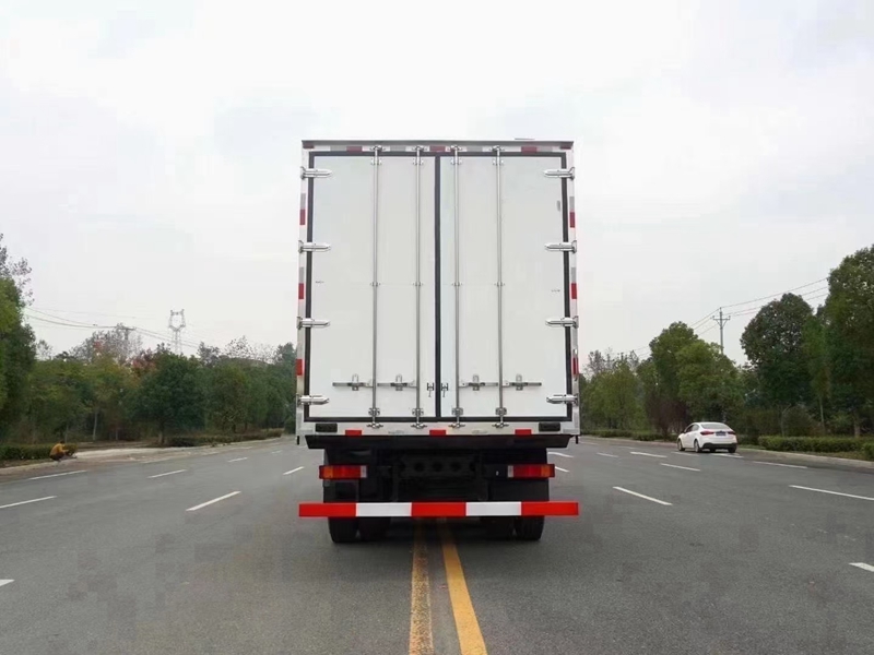 東風(fēng)天龍KL前四后八冷藏車