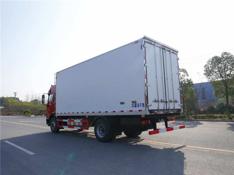 國六 東風(fēng)天錦KR高頂雙臥6.8米冷藏車