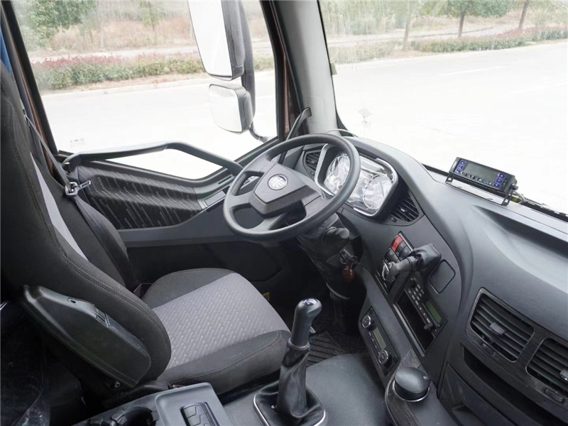 解放J6P小三軸冷藏車