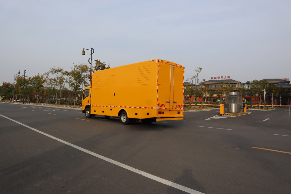 五十鈴150KW應急電源車